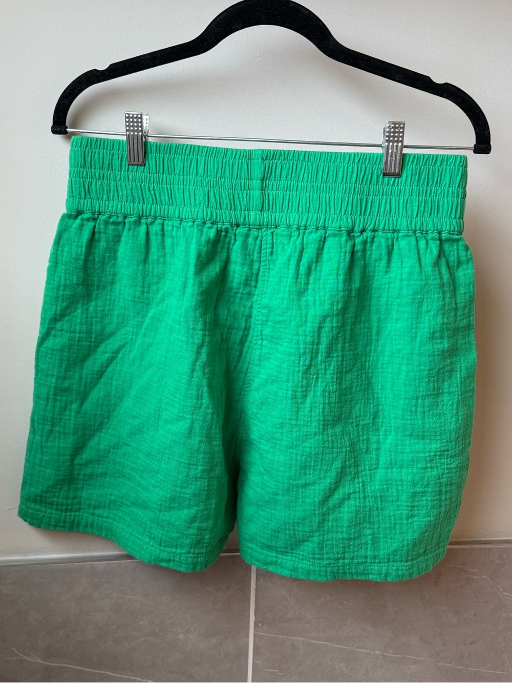 Boden Women's Elastic Waist Green Shorts - Picture 3 of 5